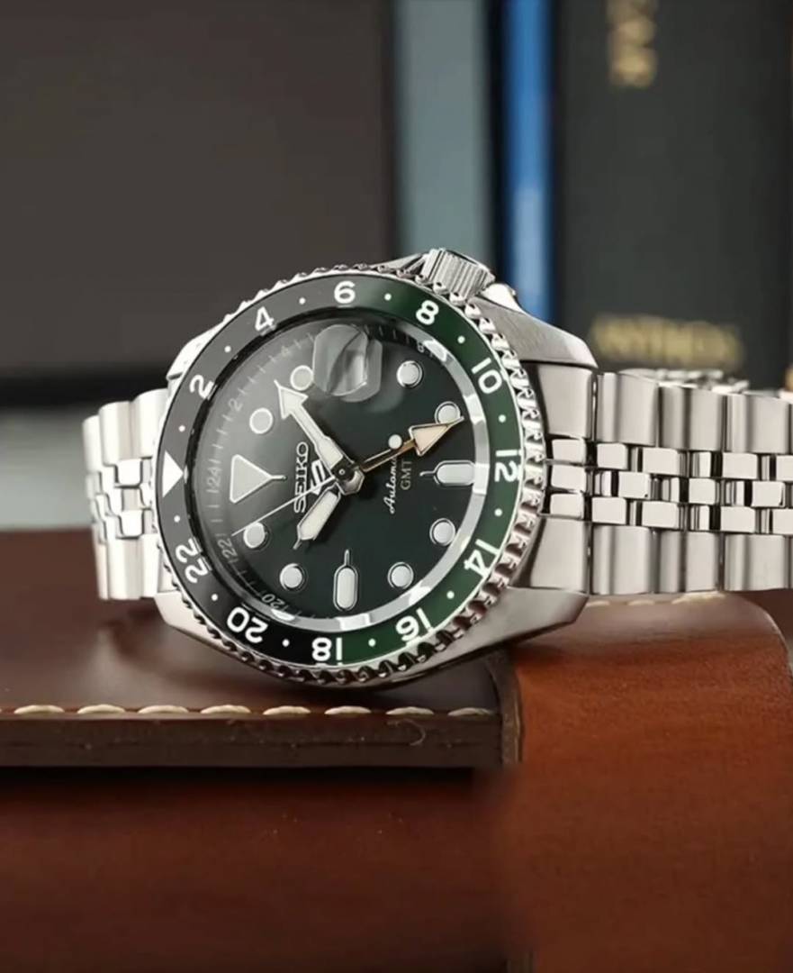 5 Sprots GMT Automatic