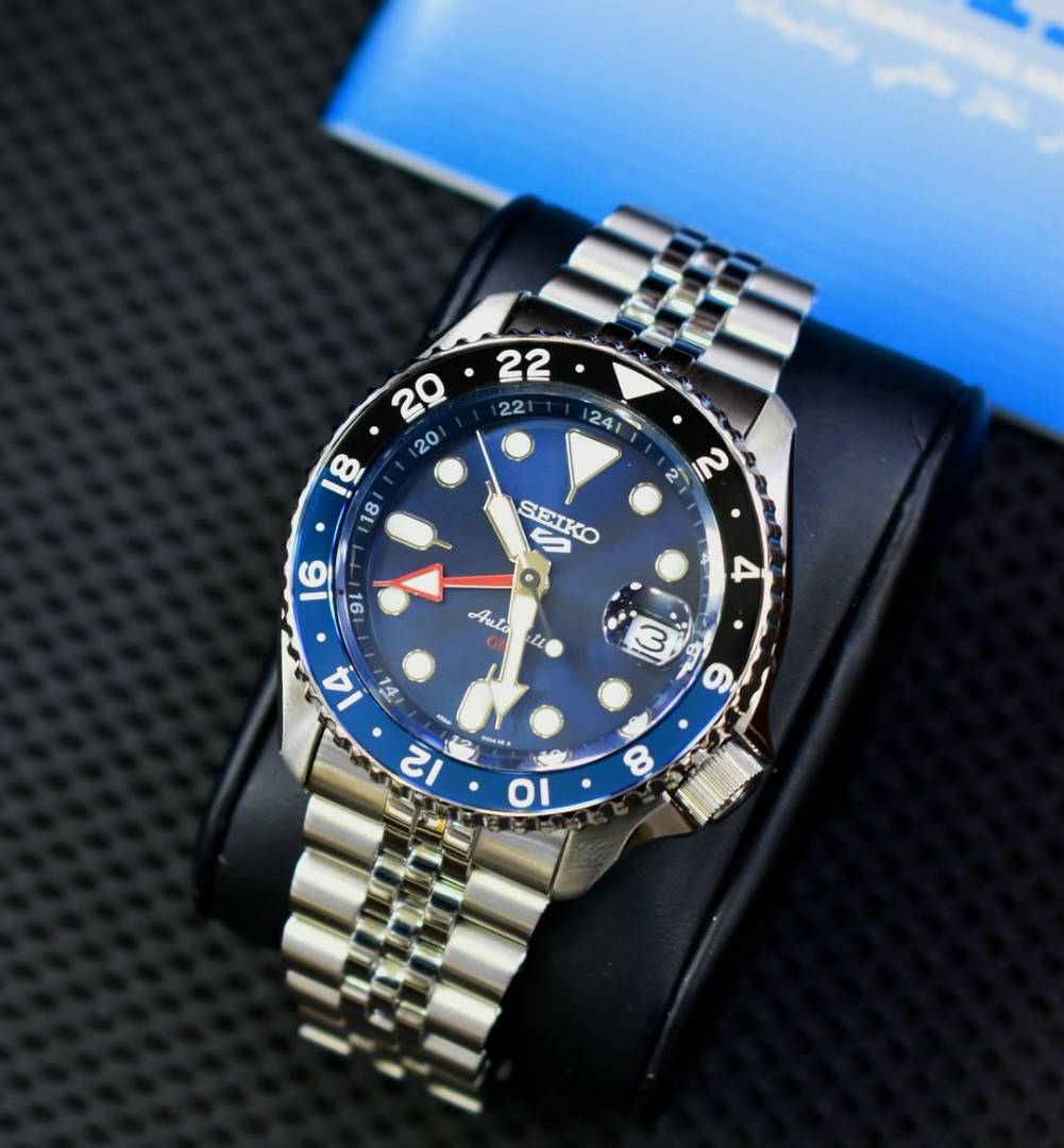 5 Sprots GMT Automatic