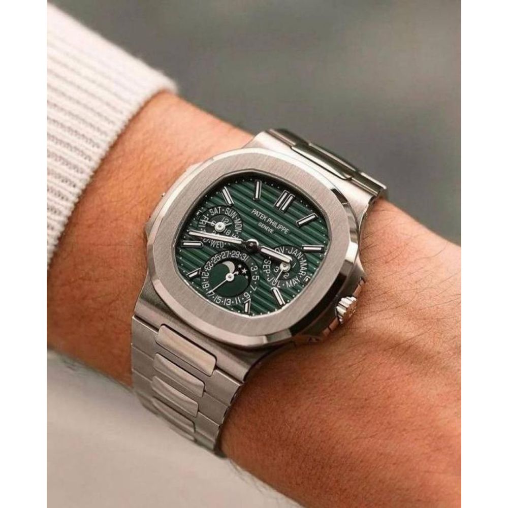 Pate_ek philippe Nautilus Chronograph silver Green