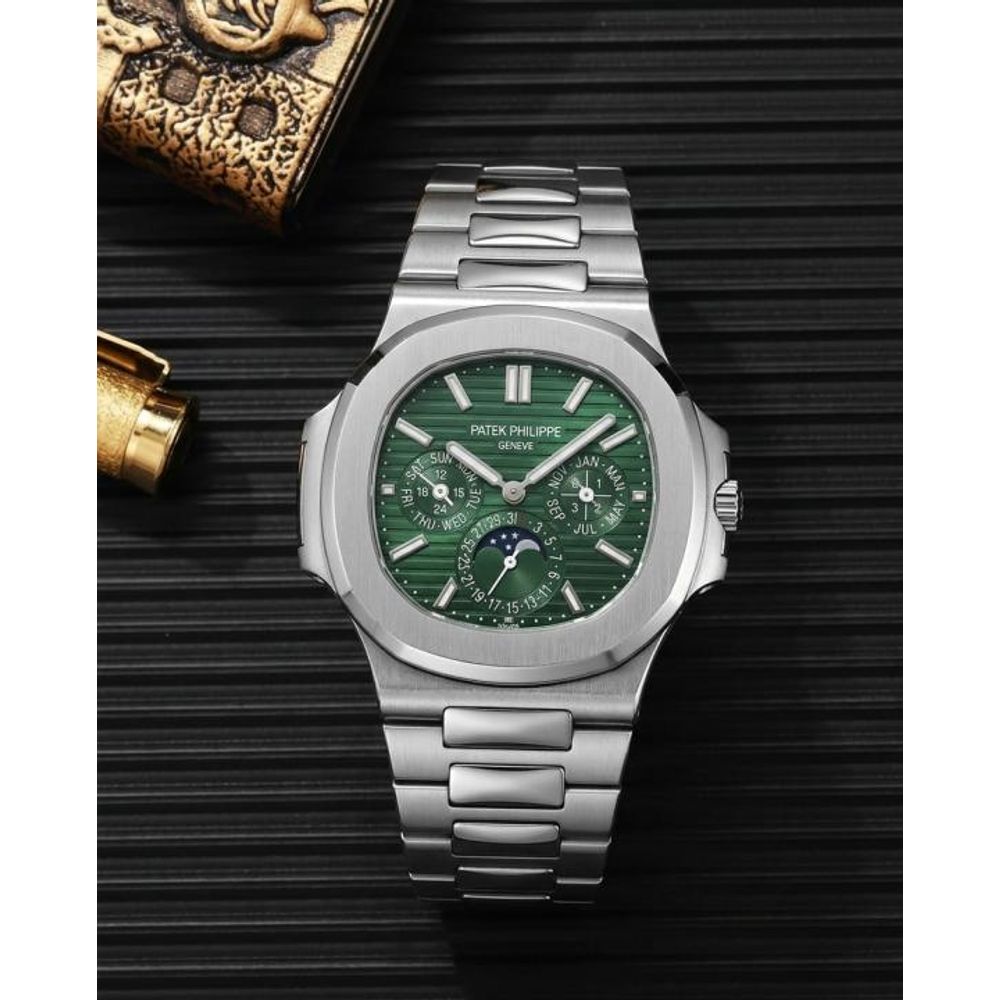 Pate_ek philippe Nautilus Chronograph silver Green