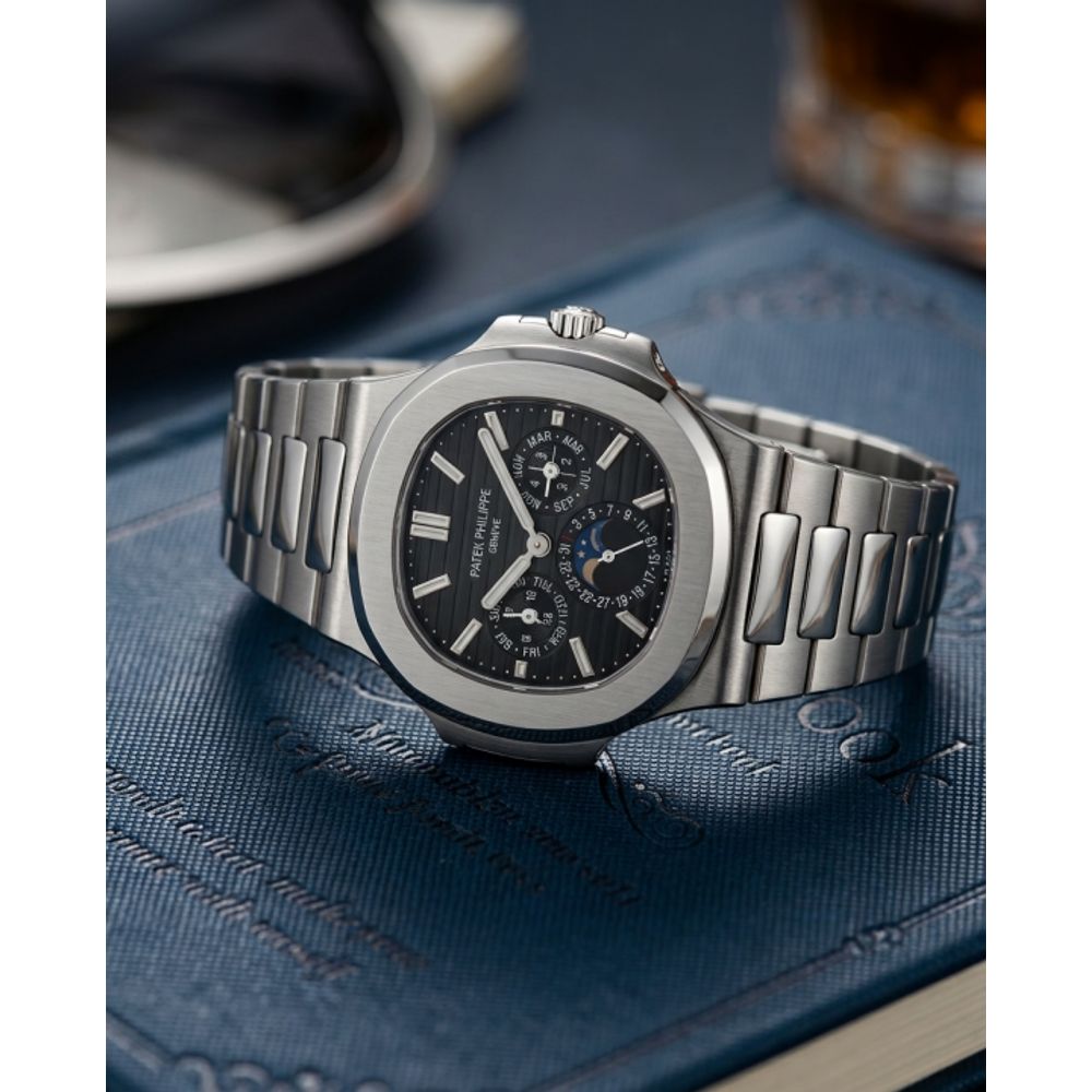 Pate_ek philippe Nautilus Chronograph silver Black