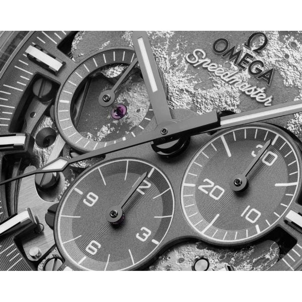 Omegg_a  Speedmaster Dark Side of the Moon