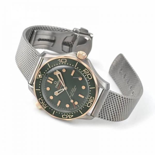 Omegha seamaster diver 300M automatic silver green