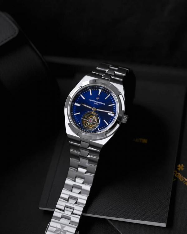 Vachero_on Constantin Overseas Tourbillon silver blue