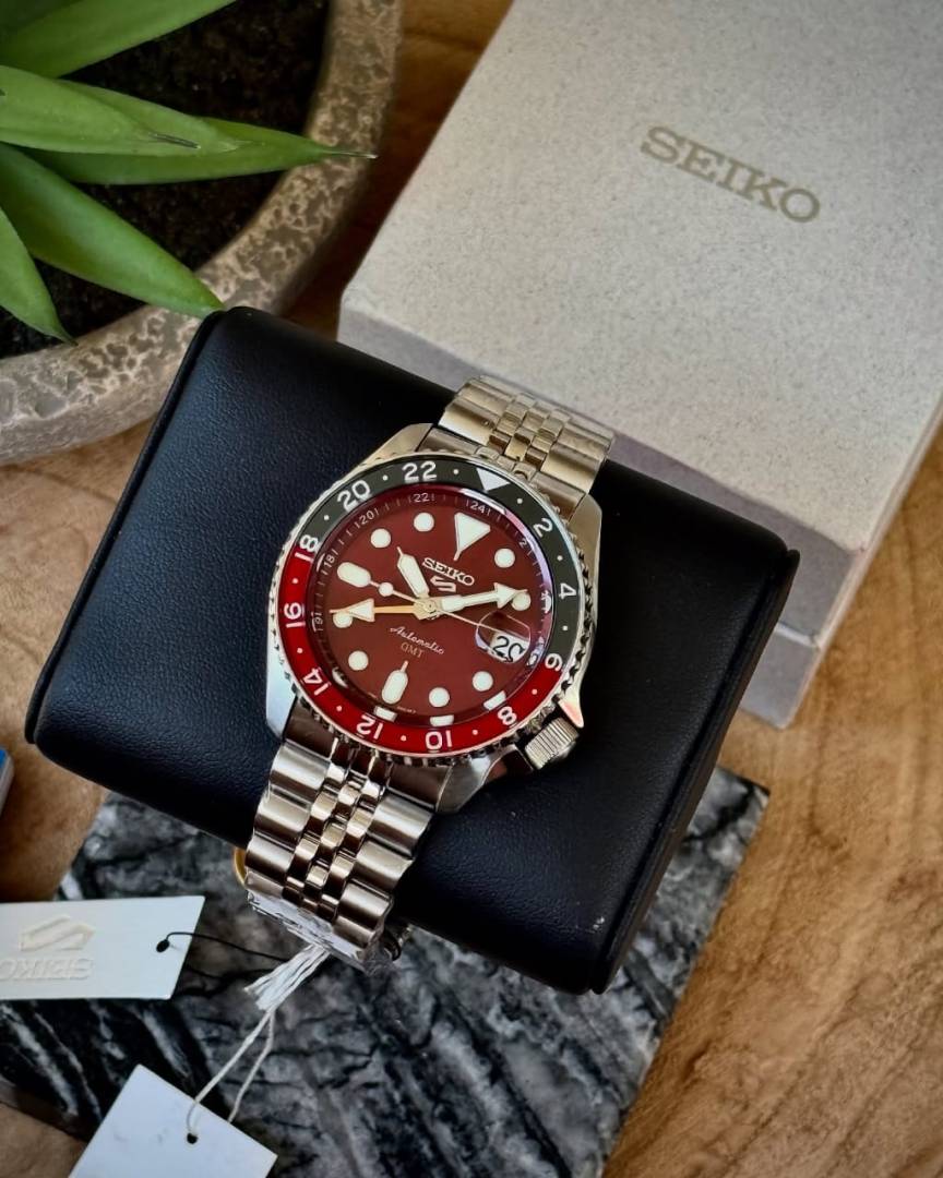 5 Sprots GMT Automatic