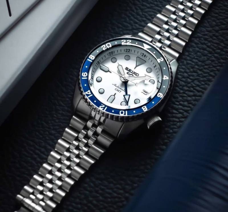 5 Sprots GMT Automatic