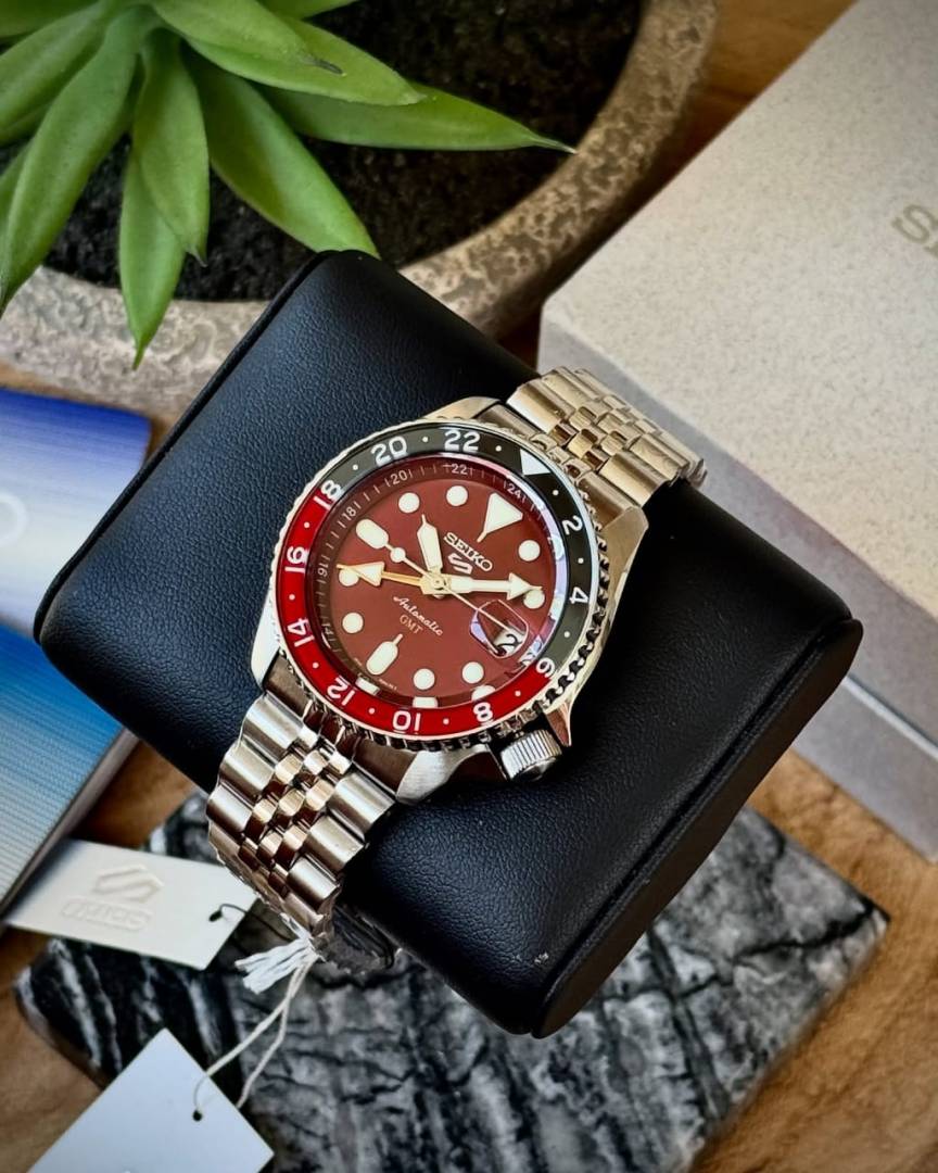 5 Sprots GMT Automatic