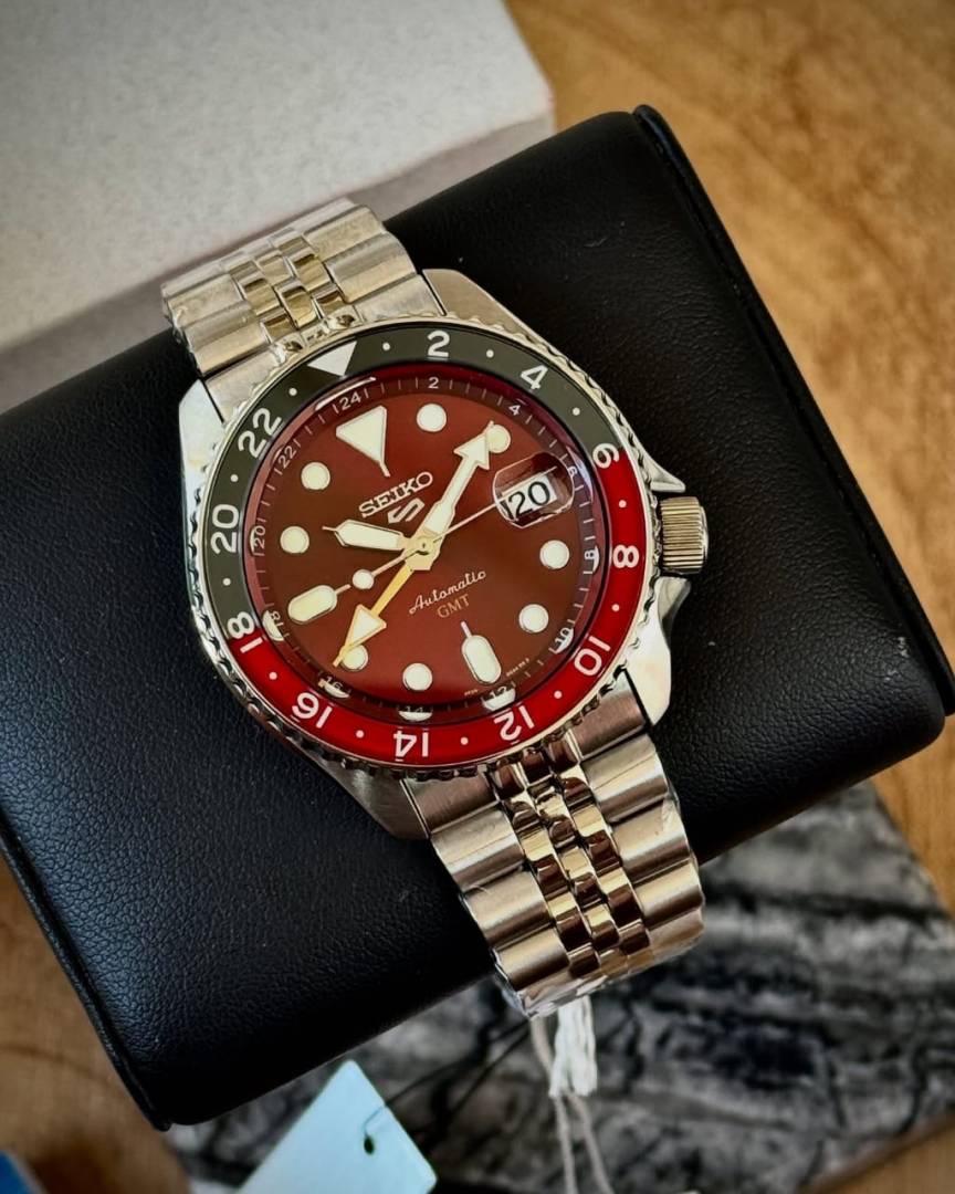5 Sprots GMT Automatic